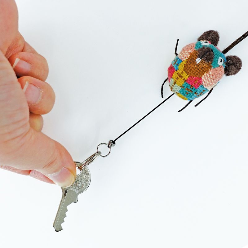 クマさんモザイクダーニング刺繍 キーホルダーキット（リール式