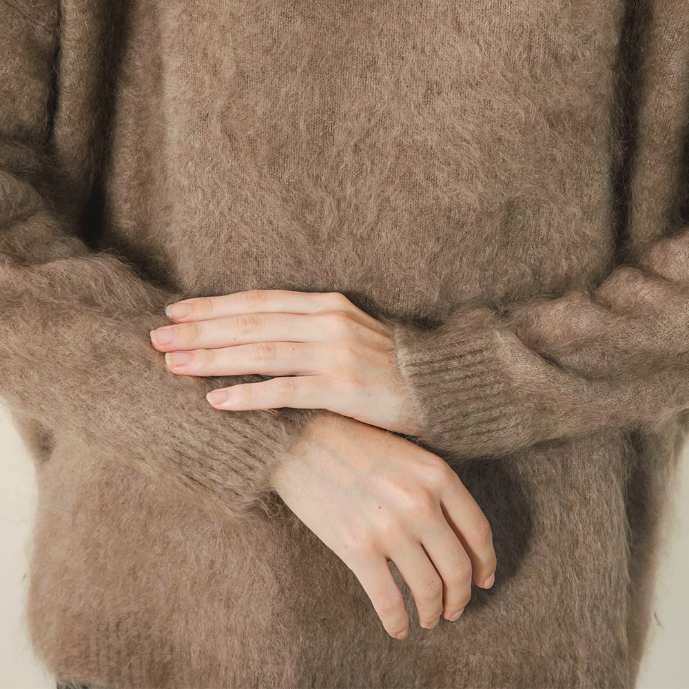 カシミヤ１００％　ファー加工クルーネック