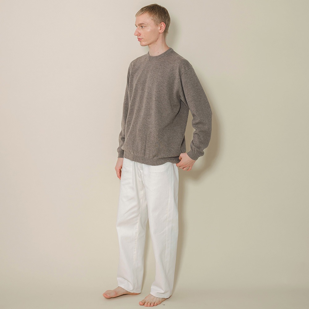 ブラックメリノウール１００％　クルーネック