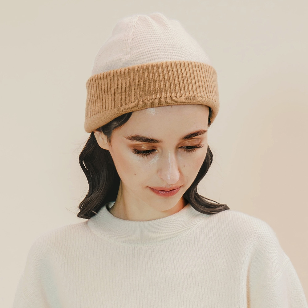 芋*ん様 最高級カシミヤ FUKAKI リブ編みクルーネック セーター コニャッ 最高級カシミヤ FUKAKI リブ編みクルーネック セーター グレイプ