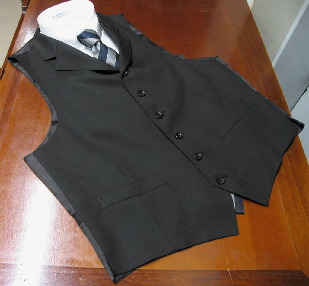 オッドベスト ジレ メンズ 秋冬 ウール100％ 黒ヘリンボーン 1909 A4