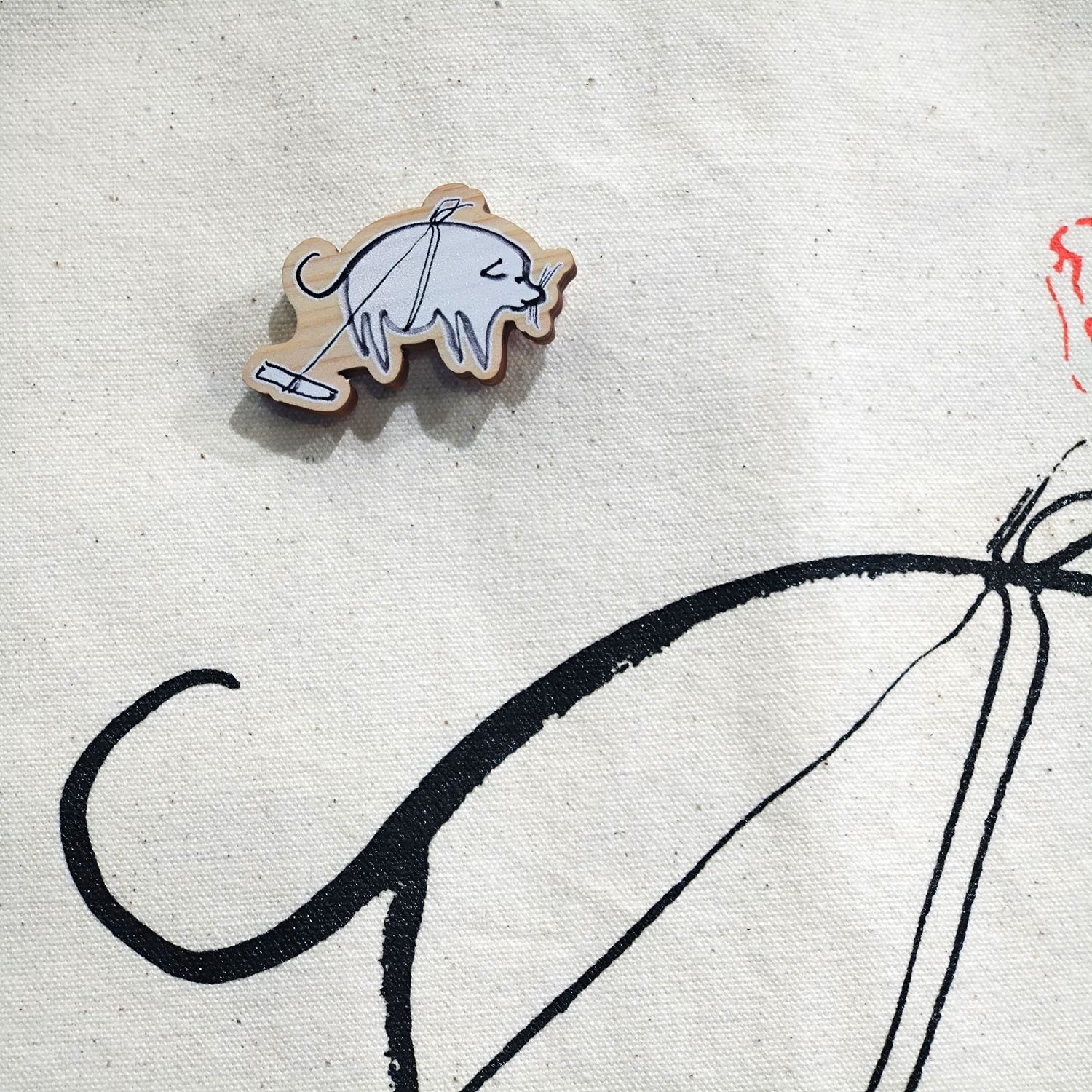 木製ピンバッジ　仙厓義梵《犬図》