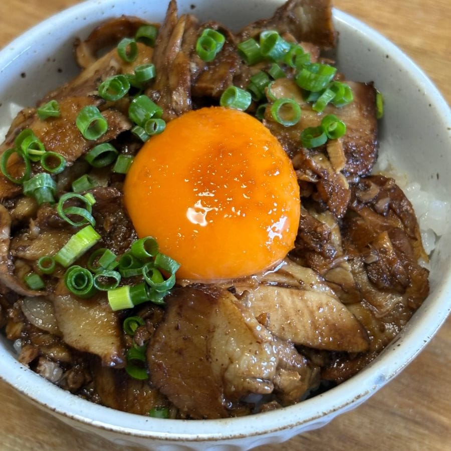 【新発売】チャーシュー切れ端【大久ラーメン】チャーシュー丼やおつまみに（旨辛タレ付き）