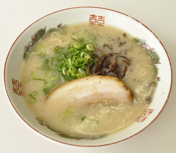 【数量限定】「まむし地鶏豚骨ラーメン」豚骨スープと地鶏スープ8：2ブレンド