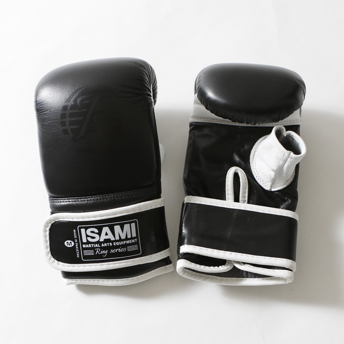 THAISMAI ボクシンググローブ レガース セット　ISAMI THAISMAI ボクシンググローブ レガース セット ISAMI THAISMAI