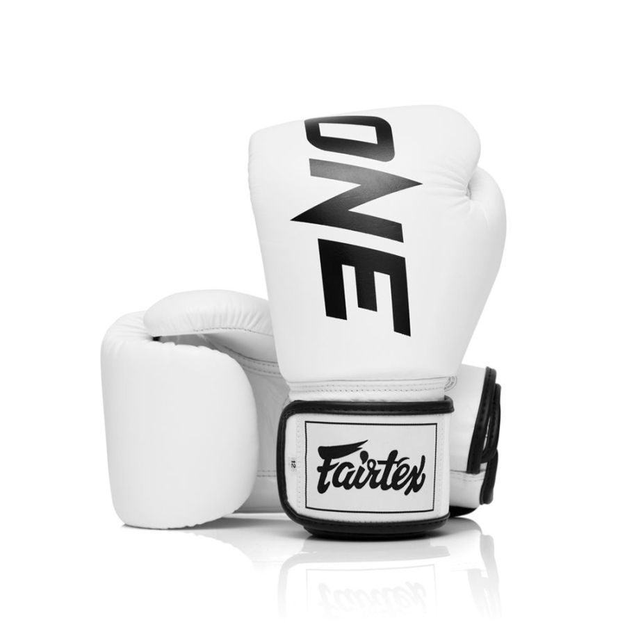 Fairtex�ܥ����󥰥������֡�ONE�ʥޥ��å��ơ��׼�)
