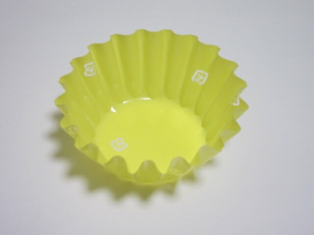 ファインカップ 8号 キイロ 底径48×深さ31mm 1個500枚 アヅミ産業 黄 フィルム ケース カラー レンジ 惣菜 弁当 弁当箱 使い捨て 丸 消耗品 おかず 料理 フィルム FINE