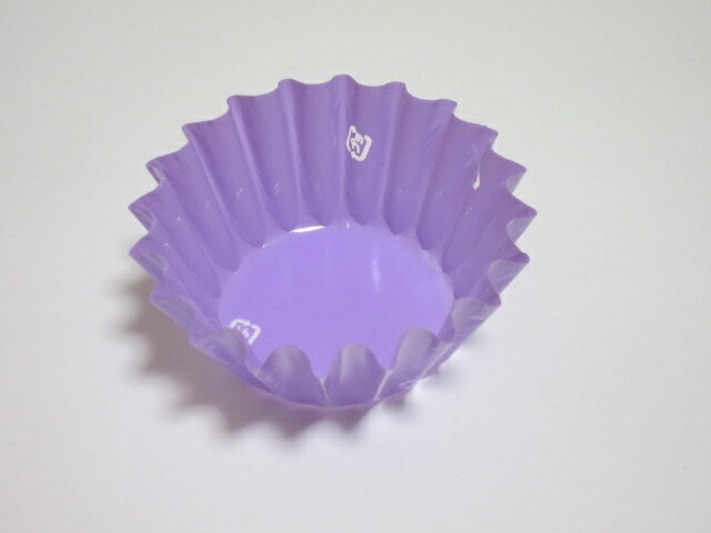 ファインカップ 8号 ムラサキ 底径48×深さ31mm 1個 500枚 アヅミ産業  紫 フィルム ケース カラー レンジ 惣菜 弁当 弁当箱 使い捨て 丸 消耗品 おかず 料理 フィルム FINE