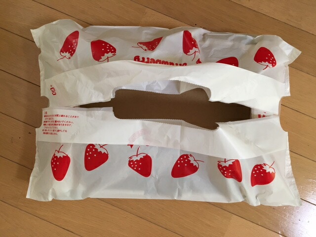 バンバンバック 苺柄 （大）【100枚】HDPE 0.028mm×幅320×マチ70×製品丈510mm   レジ袋 テイクアウト 持ち運び キャリー いちご 苺 バック 4パック フルーツ箱 パック バンバンバッグ