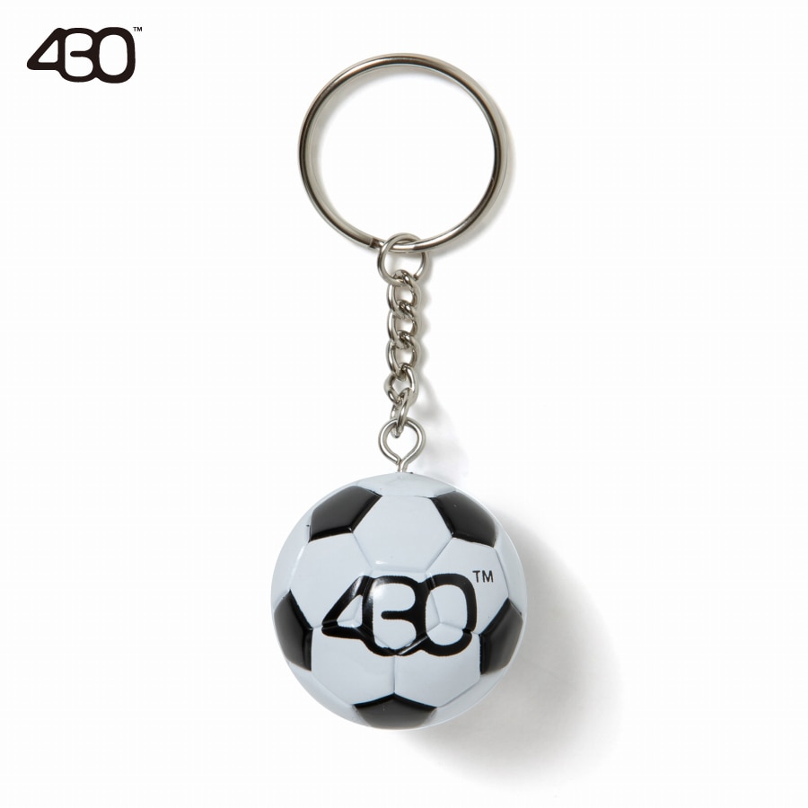 430 : RETRO SOCCER BALL KEYHOLDER
