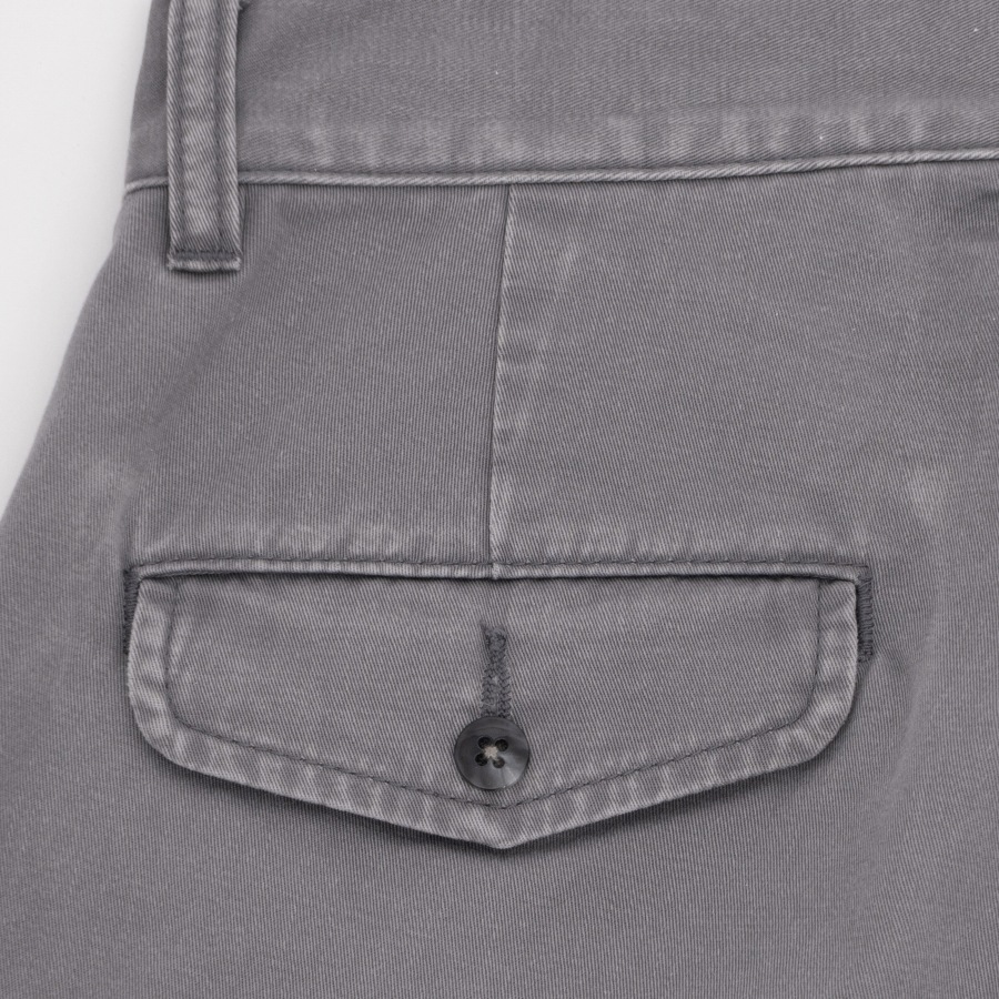 INTERBREED : Faded Two Tuck Chino