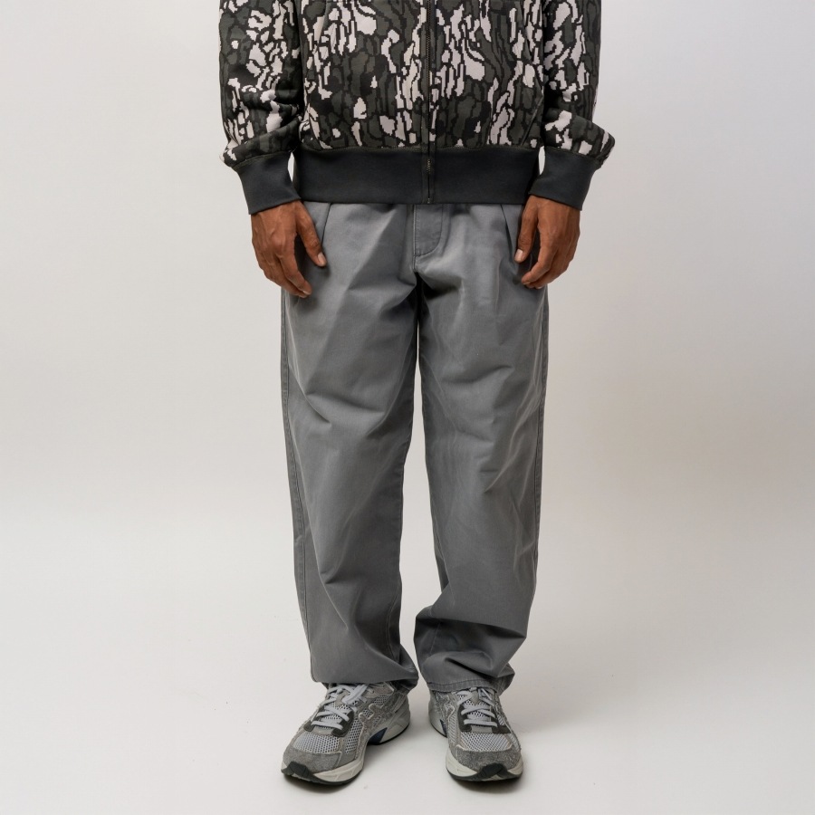 INTERBREED : Faded Two Tuck Chino