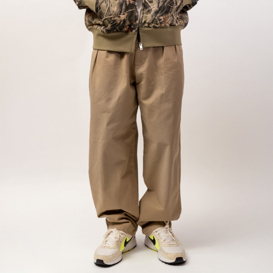 INTERBREED : Faded Two Tuck Chino