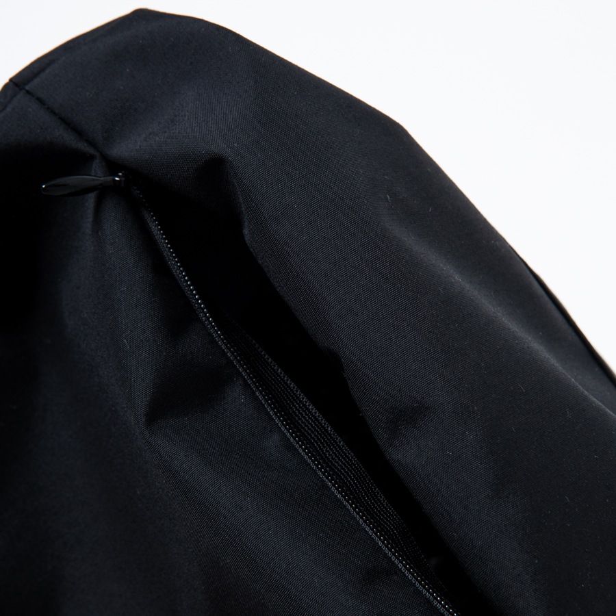 430 : LYR ROLL SHOULDER BAG