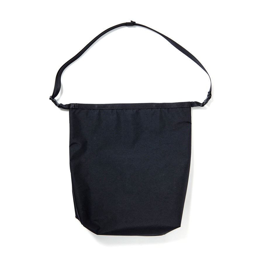 430 : LYR ROLL SHOULDER BAG