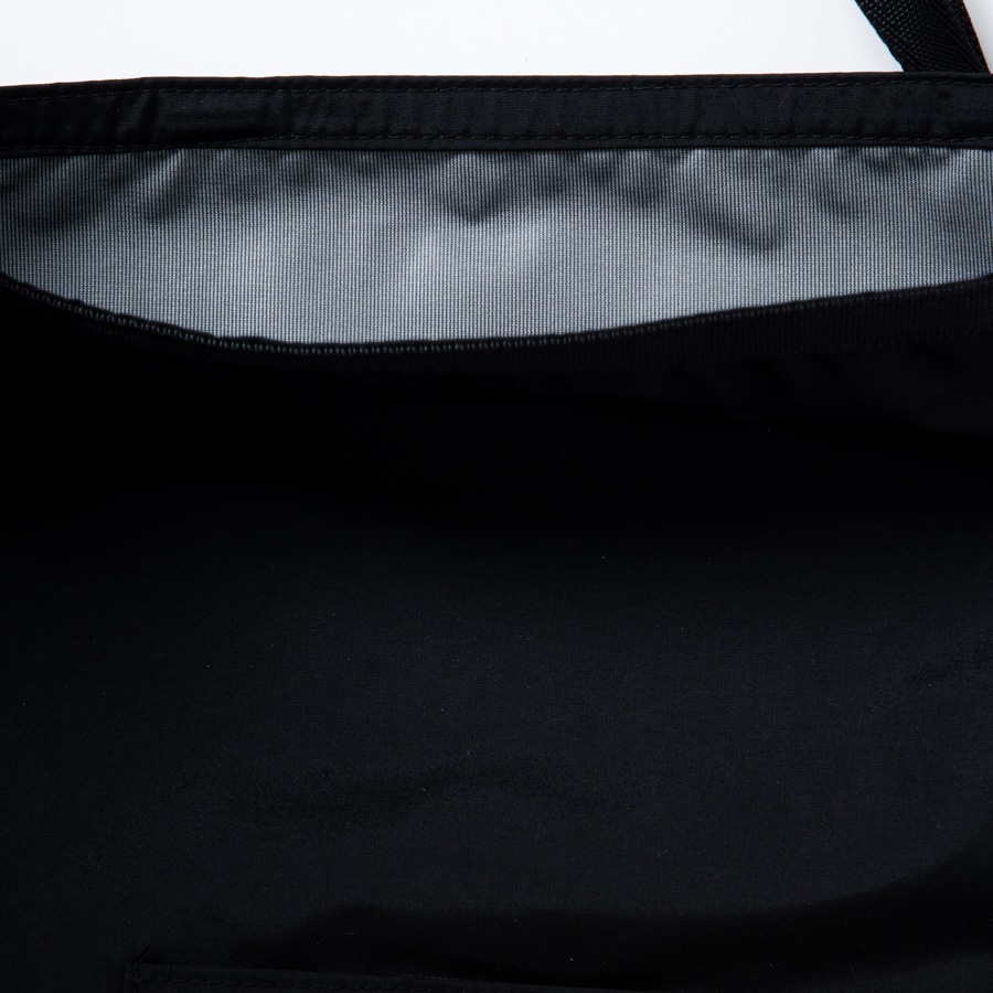 430 : LYR ROLL SHOULDER BAG