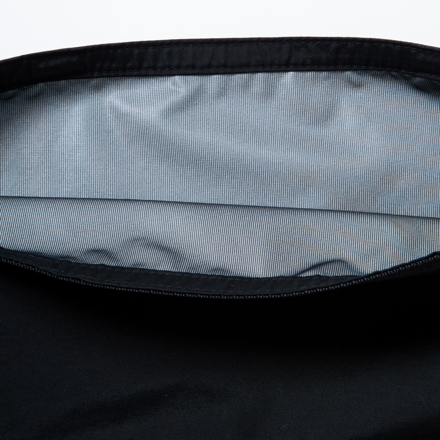 430 : LYR ROLL SHOULDER BAG