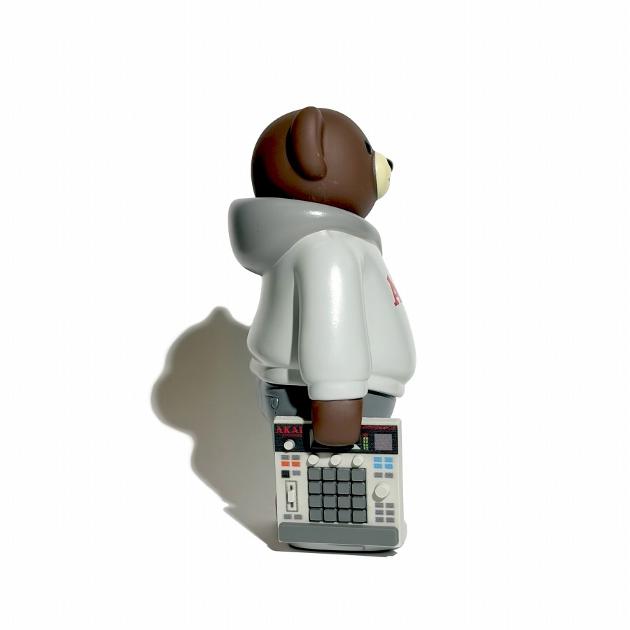 INTERBREED : DIGGIN’ BEAR “AKAI professional”