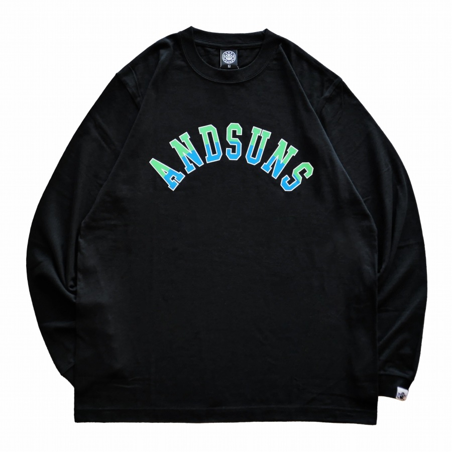 ANDSUNS : ATLETIC ARCH LOGO LS TEE