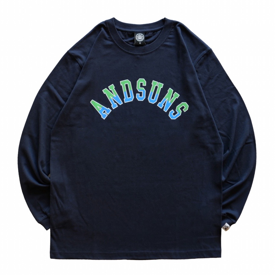 ANDSUNS : ATLETIC ARCH LOGO LS TEE