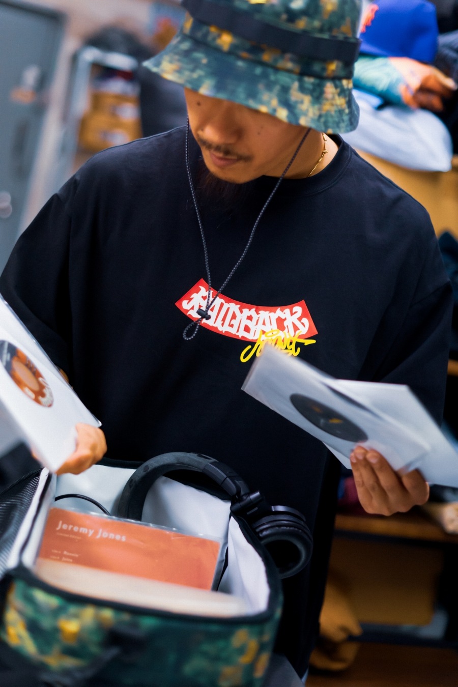 HAIGHT : RAIDBACK ARCH LOGO Tee