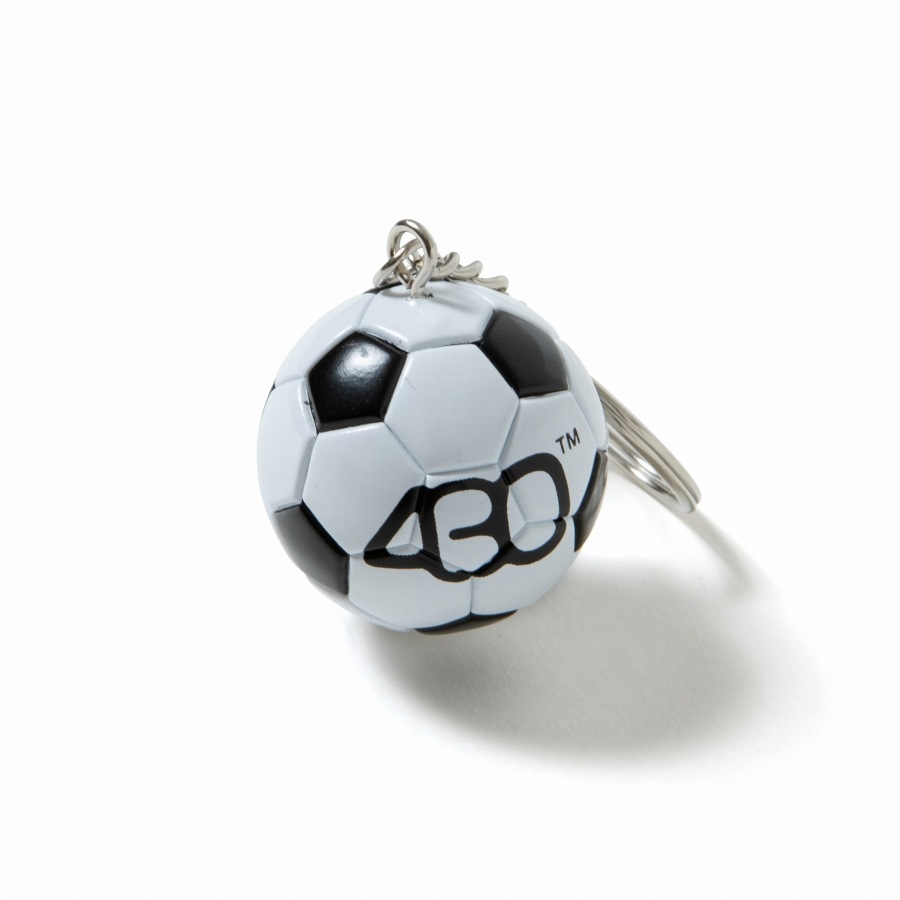 430 : RETRO SOCCER BALL KEYHOLDER