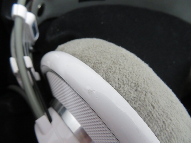 AKG K701-Y3 モニターヘッドホン (オープンエアー) メーカー再生品