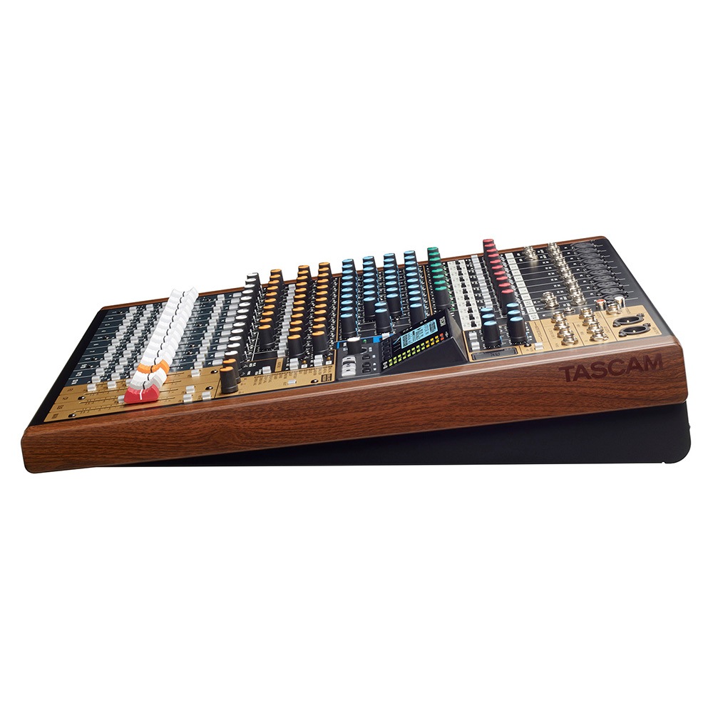 TASCAM MODEL 16 16 トラックレコーディングミキサー / USBオーディオ