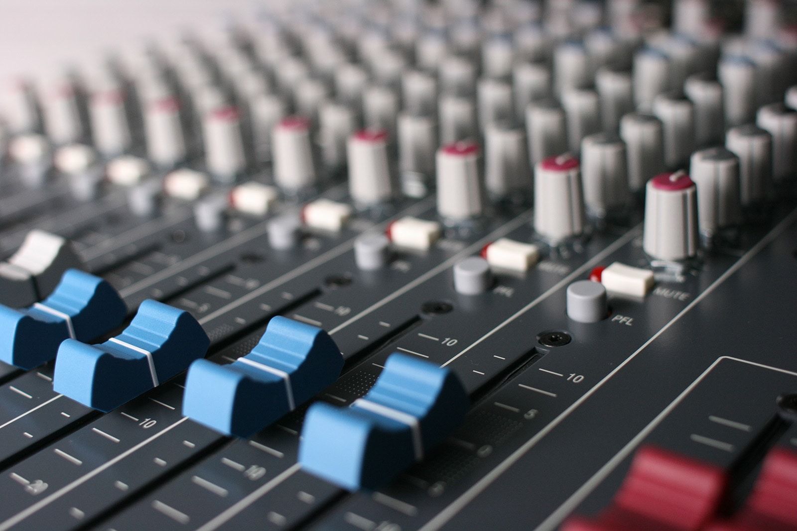 Allen & Heath ZED-14 アナログミキサー | Hibino.com ヒビノ公式