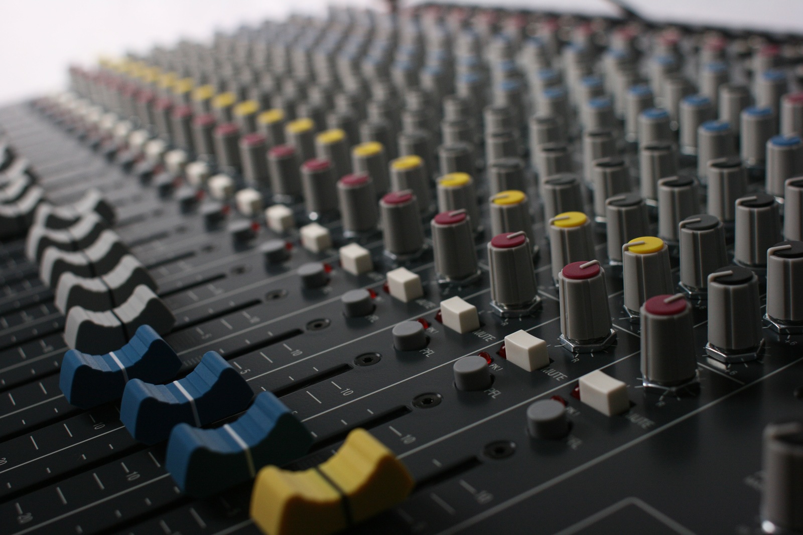 Allen & Heath ZED6FX アナログミキサー [動作確認済み] ZED-6FX - ALLEN & HEATH - ヒビノインターサウンド株式会社