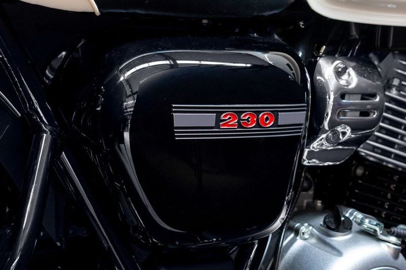 W230 クラシックサイドカバーエンブレム