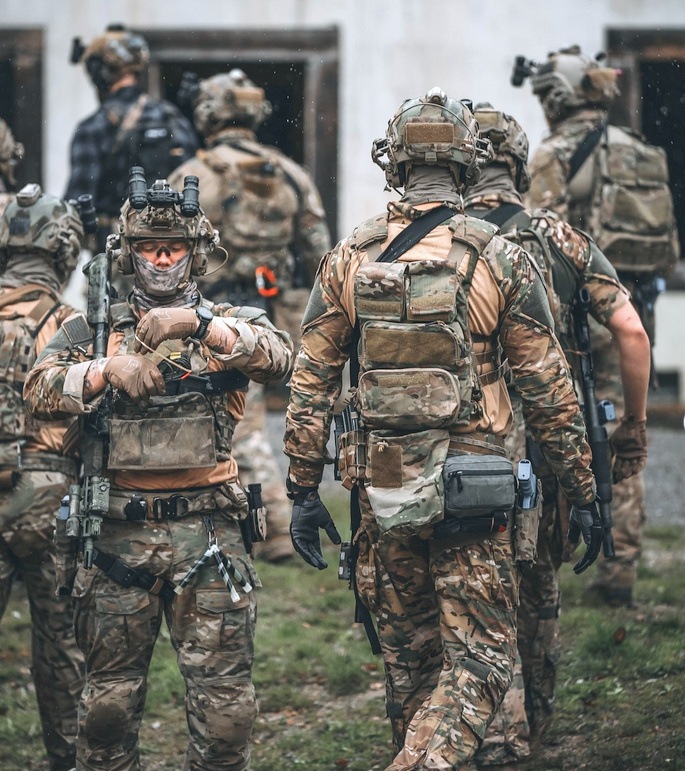 POUCH ZIP-ON PANEL MC ARID