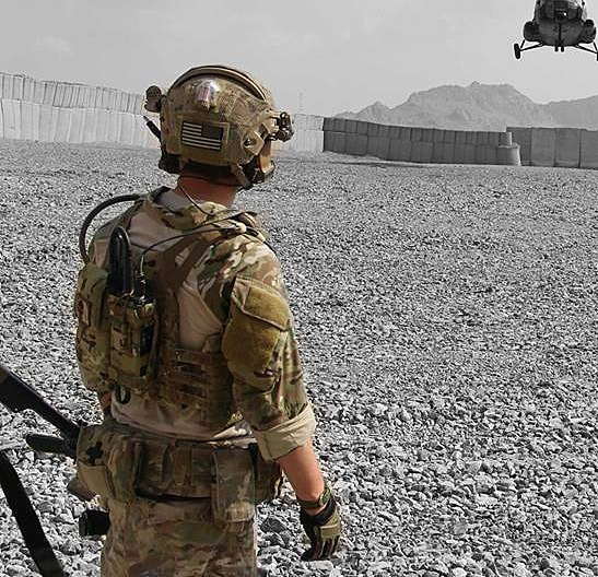 HINGE FRONT RADIO POUCH