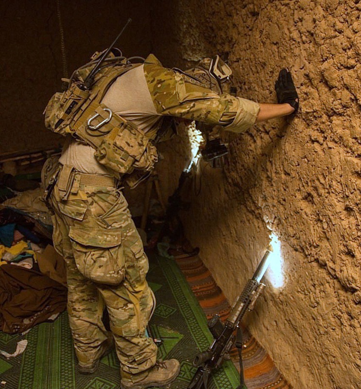 HINGE FRONT RADIO POUCH