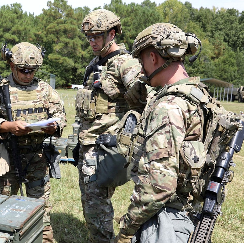 HINGE FRONT RADIO POUCH