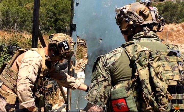 EAGLE ADMIN POUCH AOR2