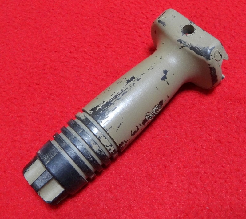 KNIGHT'S VERTICAL GRIP