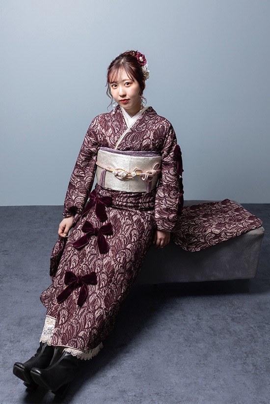 大人可愛いワインレッドの総レースとベロアリボン