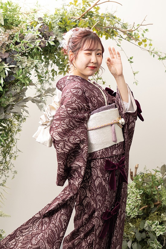 大人可愛いワインレッドの総レースとベロアリボン