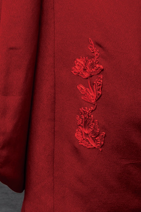 凛とした大人な赤