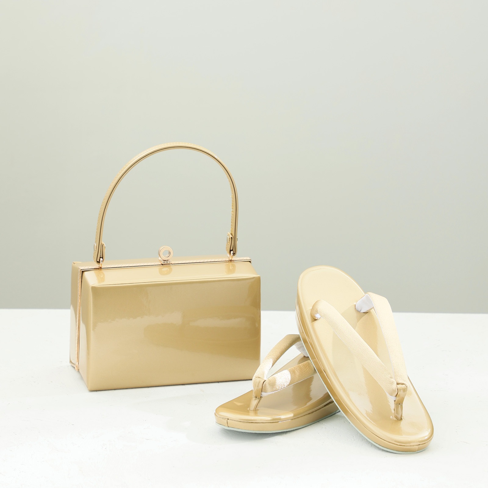 凛とした大人な赤