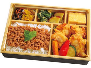 熟成鶏の竜田揚げと鶏そぼろ弁当