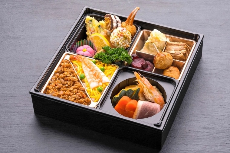 鶏そぼろとちらし寿司の幕の内