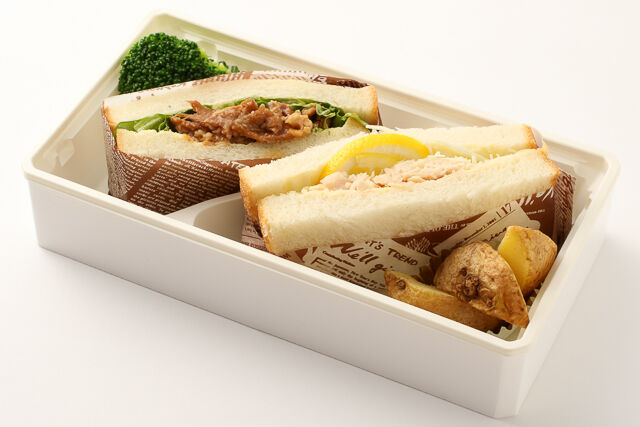 サラダサンド（ポークジンジャー＆チキン）