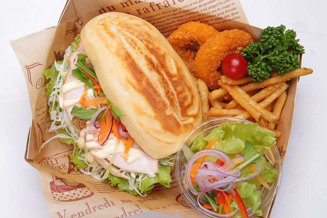 スモークチキンサラダサンド