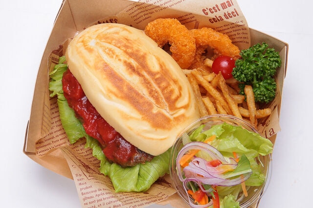 黒毛和牛粗びきハンバーグサンド