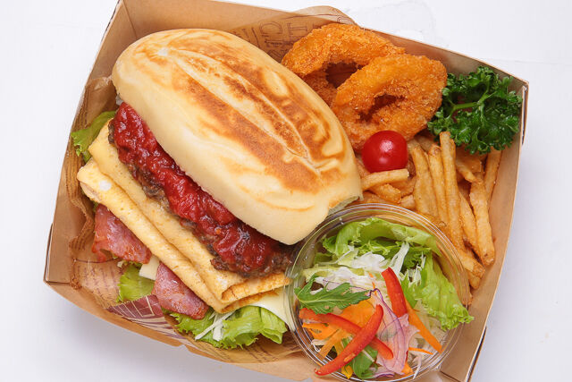 黒毛和牛粗びきハンバーグSPサンド