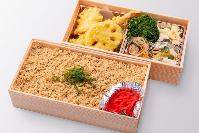 選べる和風おかずと鶏そぼろ弁当