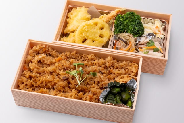 選べる和風おかずと特製炊き込み弁当