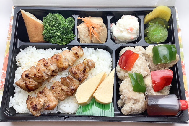 朝引き但馬鶏の焼鳥とユーリンチー弁当